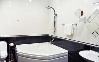 Отель Boutique Hotel Avlabar Тбилиси Двухместный номер Делюкс с 1 кроватью или 2 отдельными кроватями-4